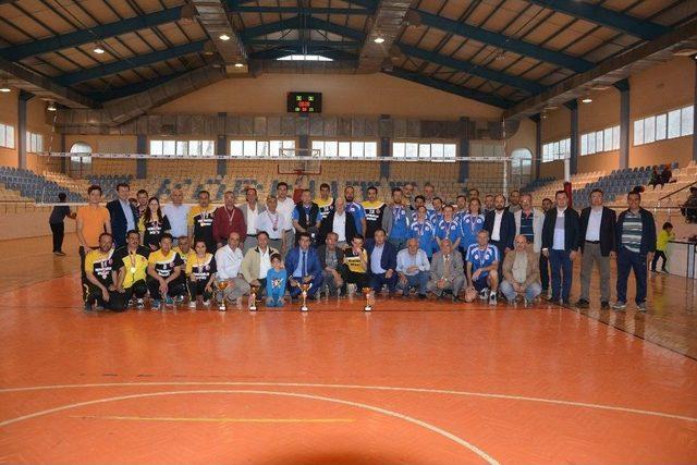 Voleybol Turnuvasının Şampiyonu Mesude-erol Memioğlu Mesleki Ve Teknik Anadolu Lisesi