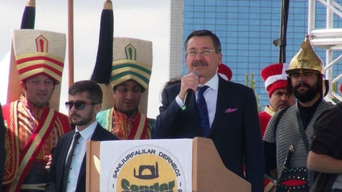 Melih G&ouml;k&ccedil;ek&rsquo;ten Ak&ccedil;akale&rsquo;ye &Ouml;zel İlgi