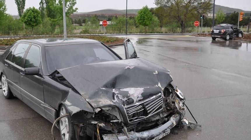 Sivas&rsquo;ta Trafik Kazası: 4 Yaralı