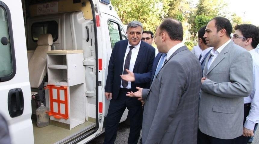 Sağlık M&uuml;d&uuml;rl&uuml;ğ&uuml;nden Hr&uuml;&rsquo;ye Ambulans