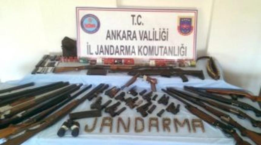 Başkent&rsquo;te Bir Evden Cephanelik &Ccedil;ıktı