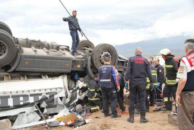 Kayseri'de Zincirleme Kaza: 4 Yaralı