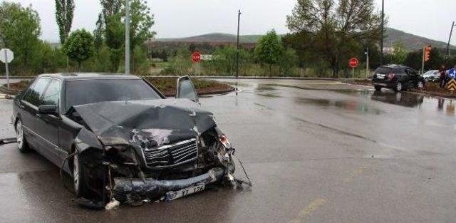 Sivas ta Iki Otomobil Çarpıştı: 4 Yaralı 1