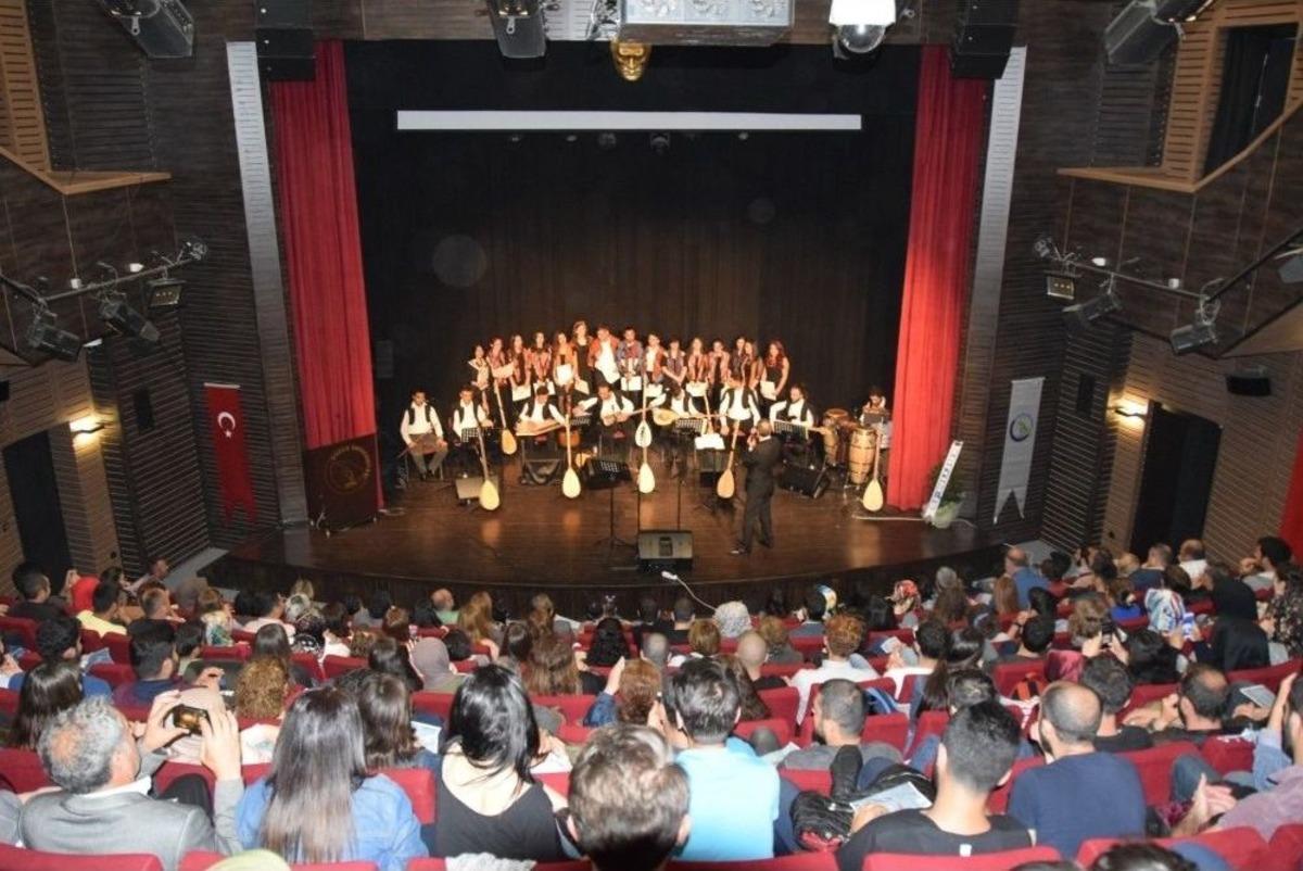 D&uuml;zce &Uuml;niversitesi&rsquo;nde T&uuml;rk Halk M&uuml;ziği Konseri Ger&ccedil;ekleştirildi