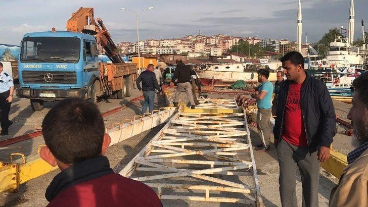 Demir Yığını Altında Kalan İşçi Yaralandı G2