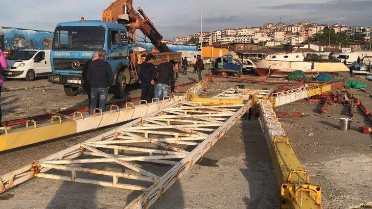 Demir Yığını Altında Kalan İşçi Yaralandı G4