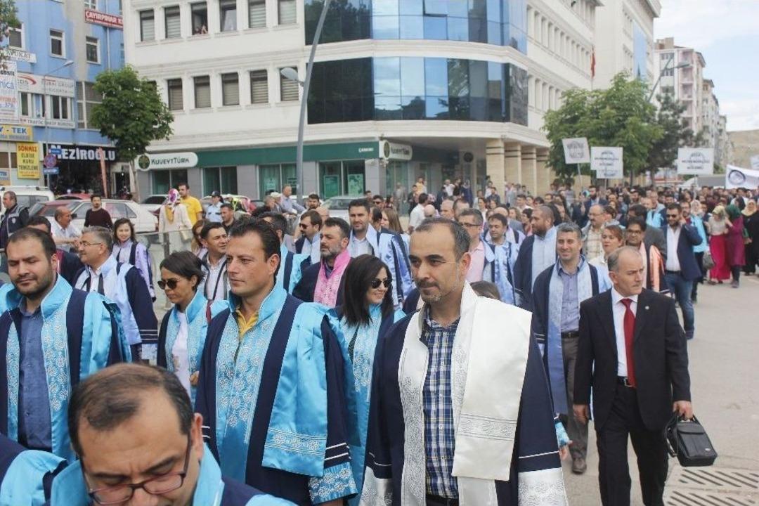 &Ccedil;ankırı Karatekin &Uuml;niversitesinde Mezuniyet Coşkusu