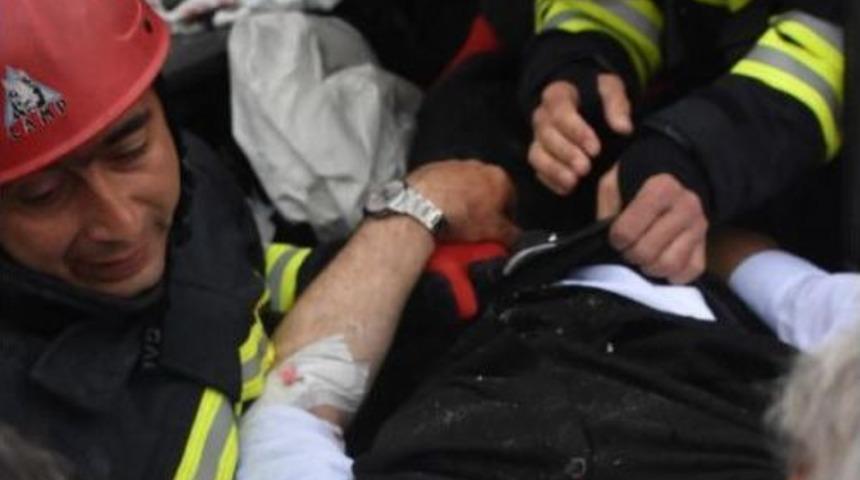 Karşı Şeride Ge&ccedil;en Tır, &Ouml;ğretmenleri Taşıyan Minib&uuml;sle &Ccedil;arpıştı: 11 Yaralı