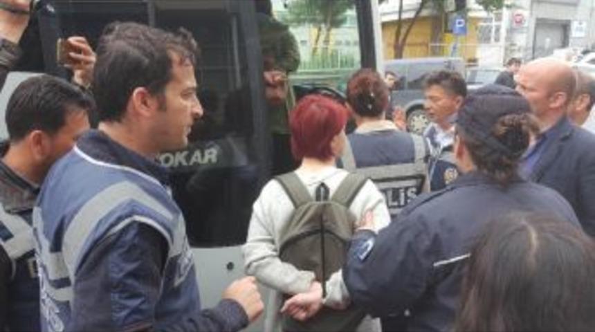 A&ccedil;lık Grevine Destek İ&ccedil;in Eylem Yapan 10 Kişi Serbest