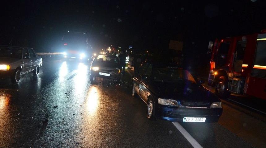 3 Aracın Karıştığı Kazada Maddi Hasar Oluştu