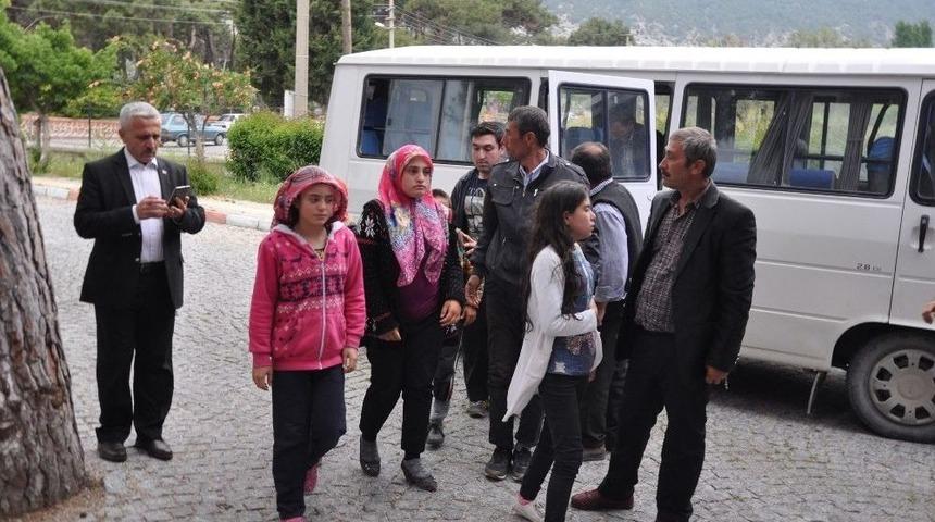 Kırkağa&ccedil;&rsquo;ta 50 &Ouml;ğrencide Gıda Zehirlenmesi Ş&uuml;phesi