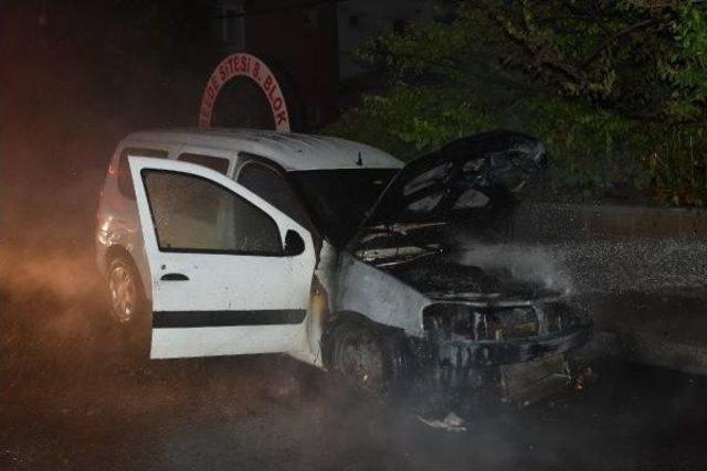 Park Halindeki 2 Ara&ccedil; Kundaklandı 3