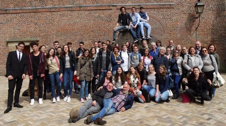 K&ouml;pr&uuml;l&uuml;ler Hollanda&rsquo;dan D&ouml;nd&uuml;