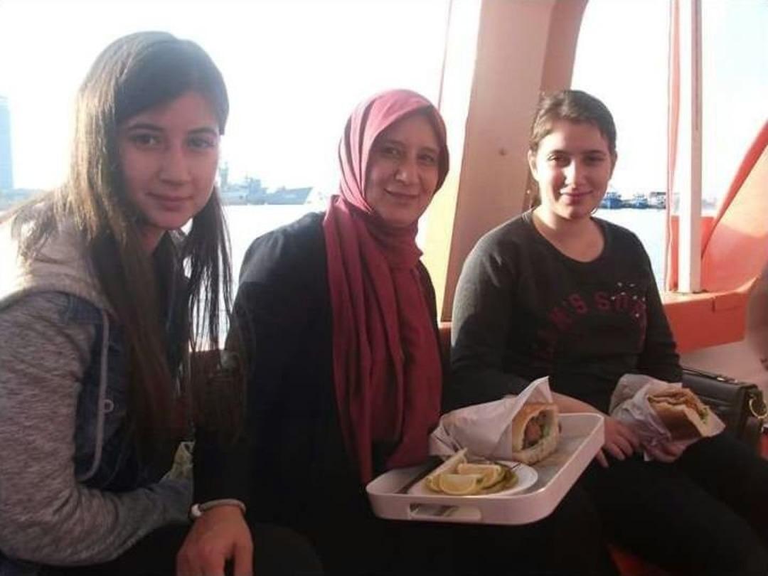 (&ouml;zel Haber) Anne Ve Kızları &Uuml;niversitede