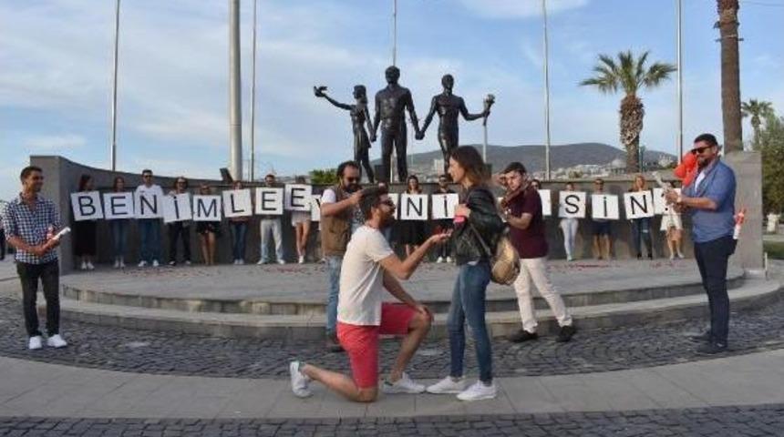 Ata'nın Huzurunda Evlenme Teklifi