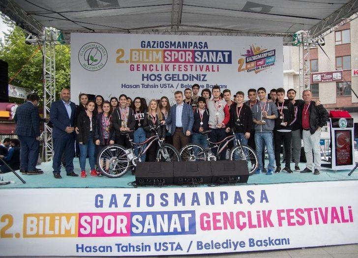 Başkan Usta’dan Başarılı Öğrencilere Bisiklet G4