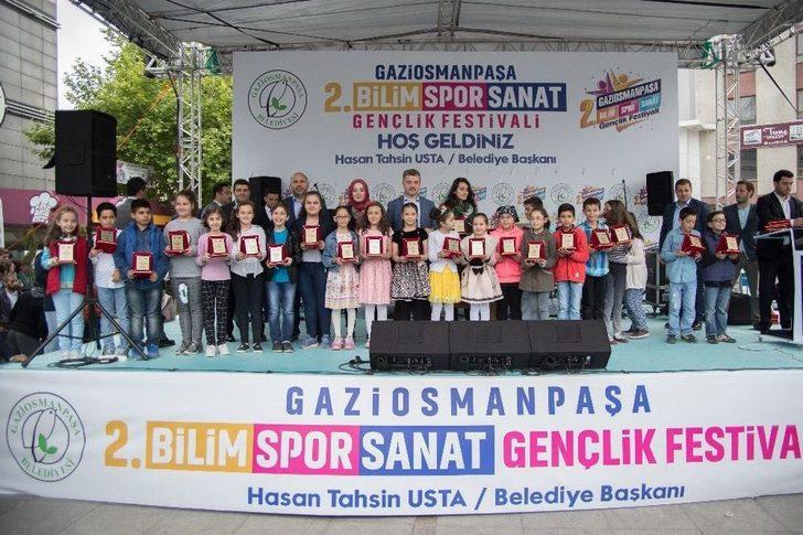 Başkan Usta’dan Başarılı Öğrencilere Bisiklet G5