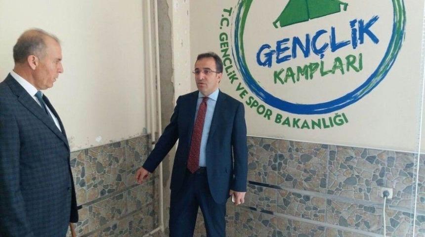 Vali Çataklı Spor Tesislerinde İncelemelerde Bulundu