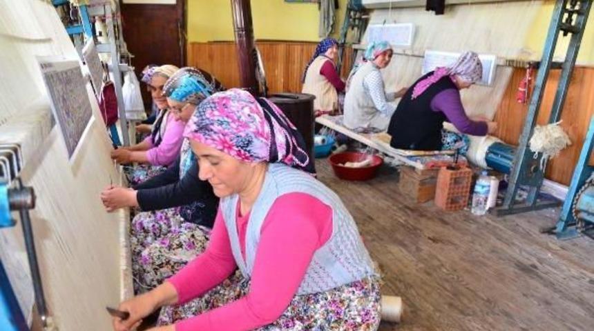 Demirci'nin 200 Yıllık Ge&ccedil;im Kaynağı ; Halıcılık