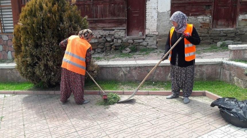 İl&ccedil;enin Temizliği Kadınlardan Soruluyor