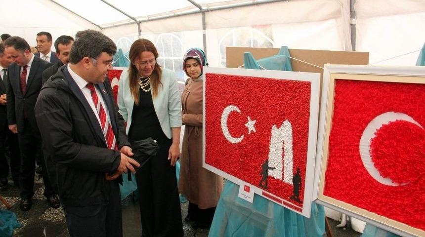 Şehitler İ&ccedil;in &ldquo;81 İl 81 Bayrak&rdquo; Sergisi