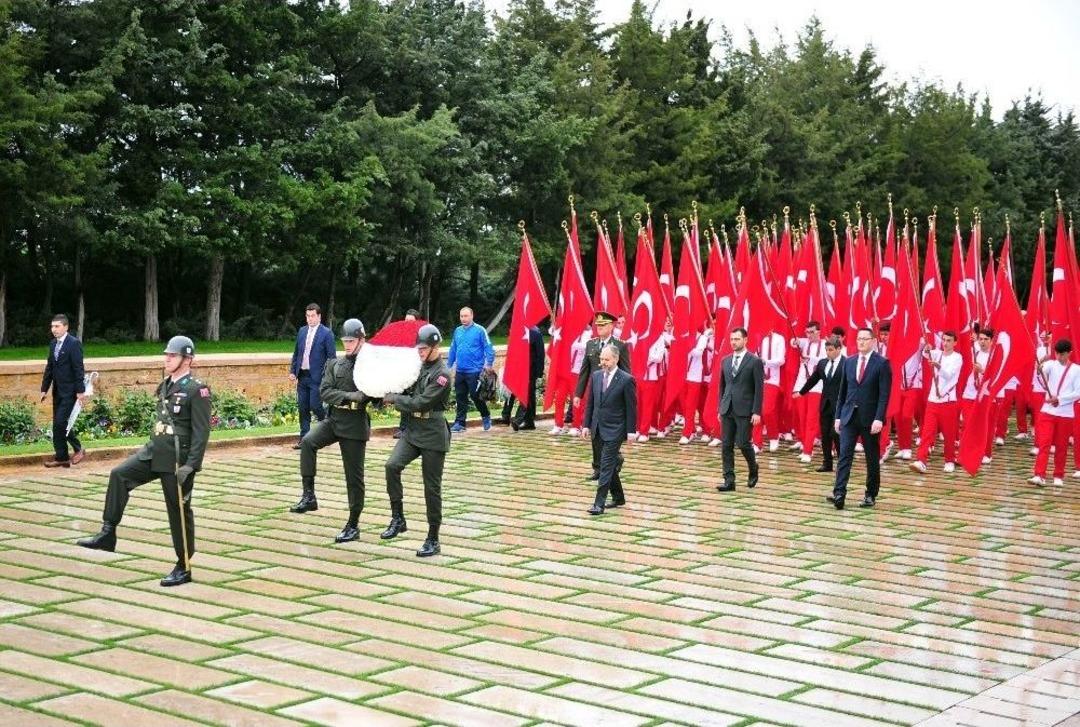 Gen&ccedil;ler Ata&rsquo;nın Huzurunda