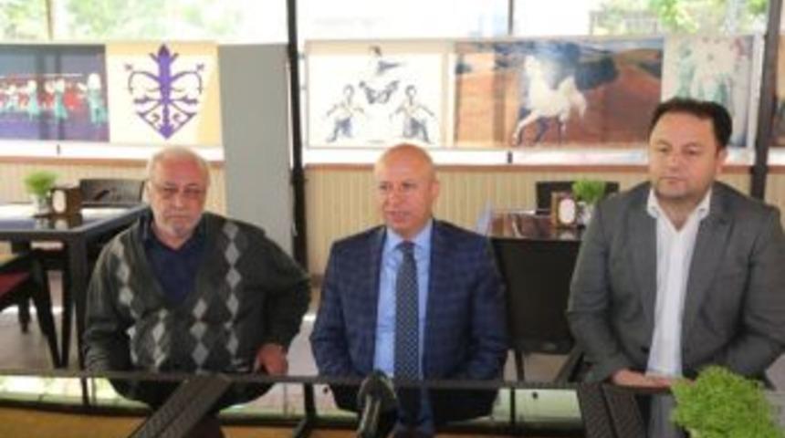 Başkan &Ccedil;olakbayrakdar, S&uuml;rg&uuml;n&uuml;n Yıl D&ouml;n&uuml;m&uuml;nde &Ccedil;erkesleri Yalnız Bırakmadı