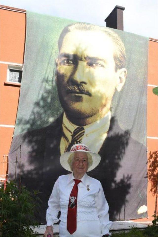 Evini Atatürk Müzesine Çevirdi