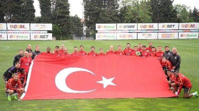 Futbol Camiası 19 Mayıs'ı Kutladı