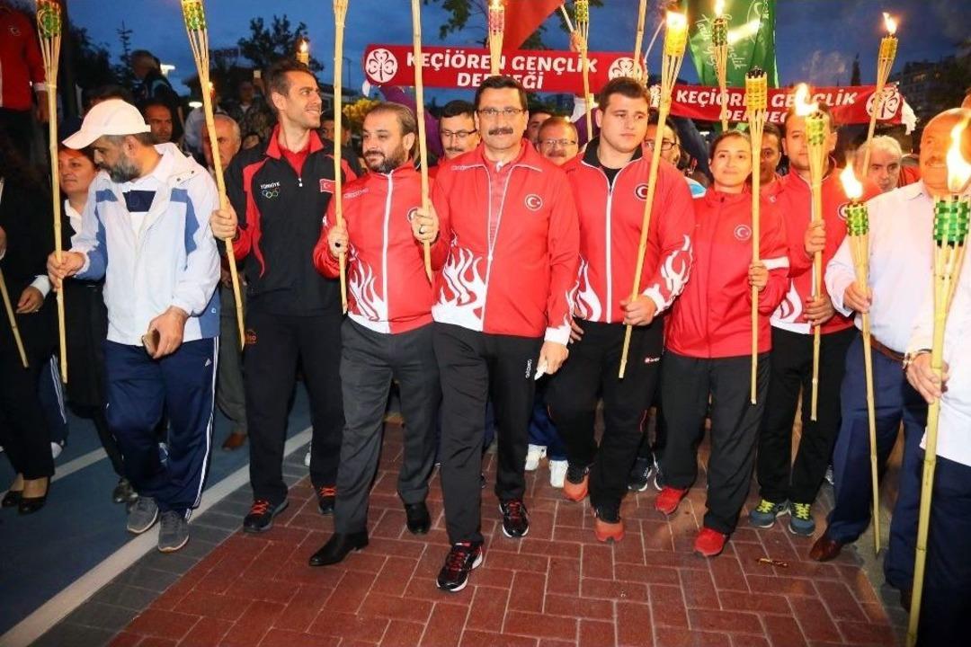 Ke&ccedil;i&ouml;renli Gen&ccedil;ler D&uuml;nya Şampiyonları İle Y&uuml;r&uuml;d&uuml;