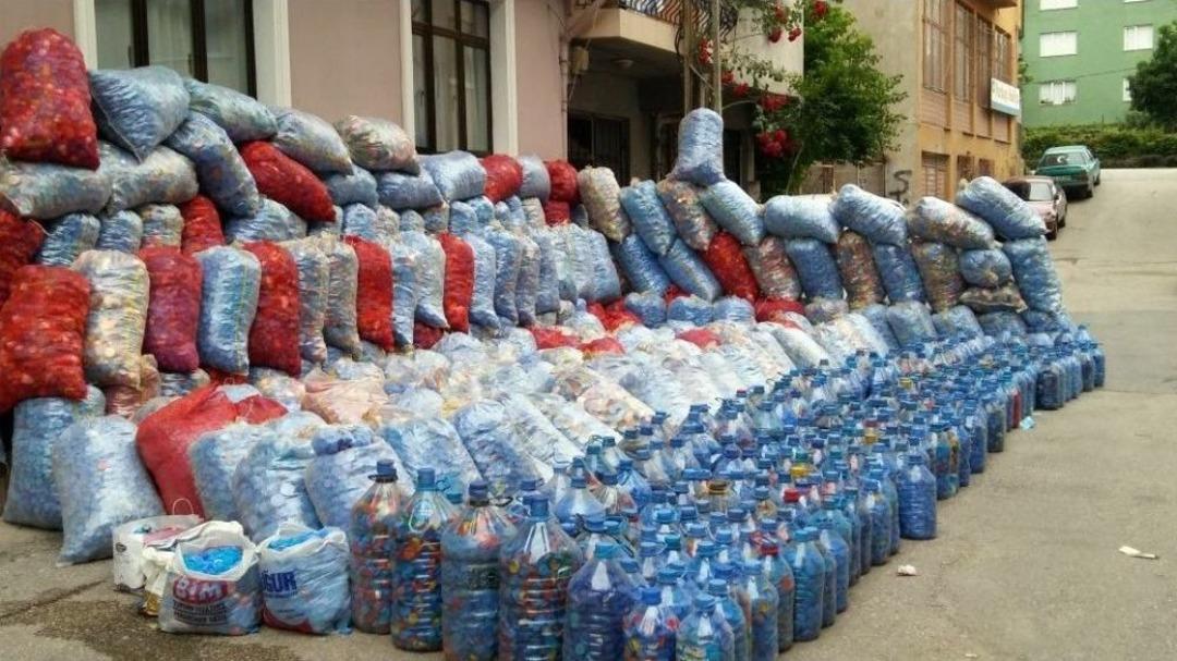 Engelliler İ&ccedil;in Tek Başına 3 Milyon Kapak Topladı