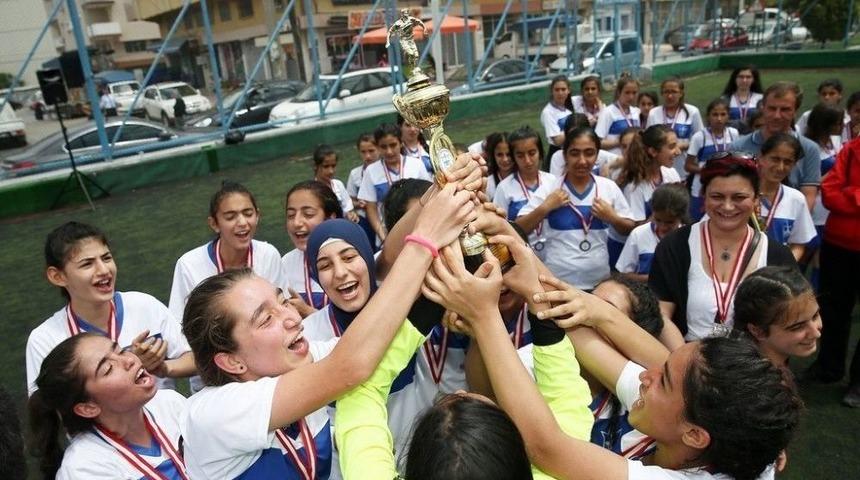 19 Mayıs&rsquo;ta Kupa Sevinci Yaşadılar