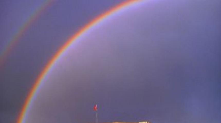 Tarihi Kalede Muhteşem Gökkuşağı Resitali