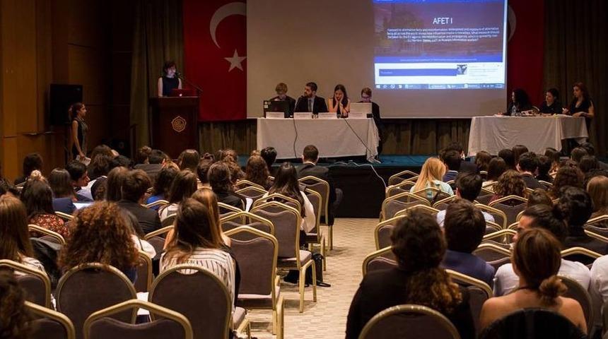 İhlas Koleji Öğrencileri, Avrupa Gençlik Palamentosu’na Katıldı