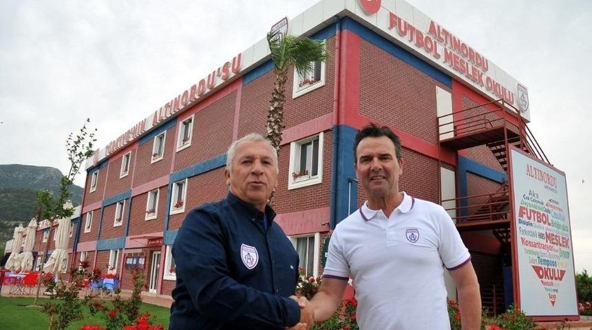 Atınordu, Elit Performans Direktörü Edgraper İle Anlaştı