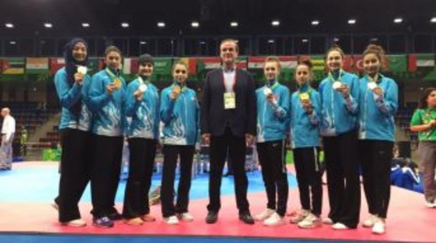 Bak&uuml;&rsquo;de T&uuml;m Kadın Tekvandocular Madalya Kazandı