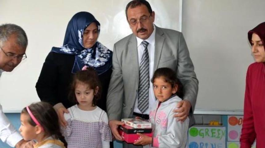 Mersin'de Şehit Ailesinden &Ouml;ğrencilere Anlamlı Hediye