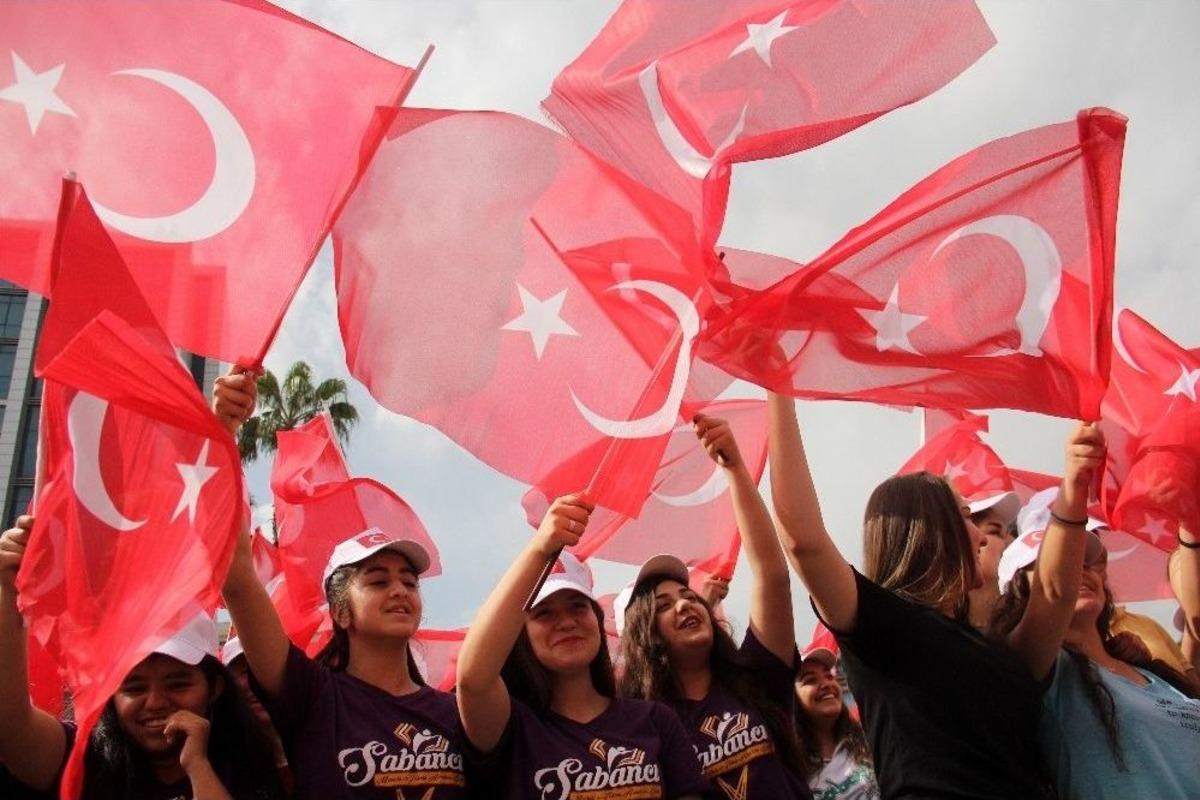 Adana&rsquo;da 19 Mayıs Coşkusuna İzmir Marşı Damgası