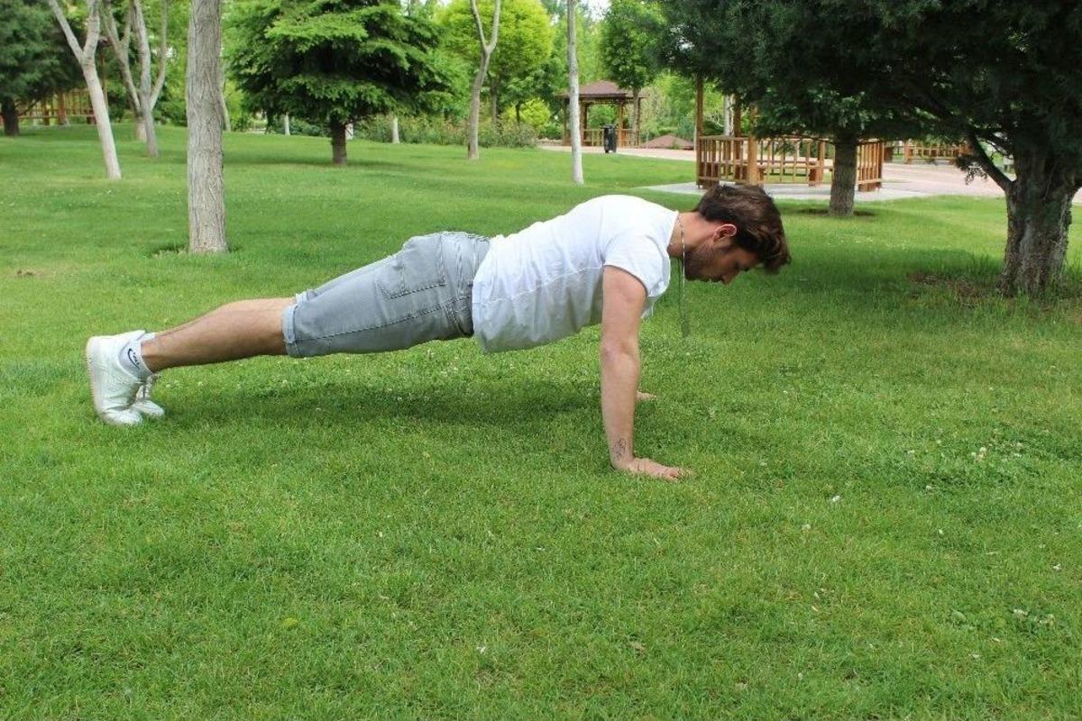 Halı Saha Ma&ccedil;ına &Ccedil;ağrılmayınca Kendi Y&ouml;ntemiyle 7 Ayda 54 Kilo Verdi