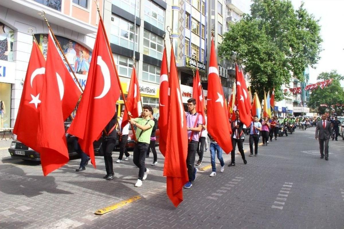 Edremit&rsquo;te 19 Mayıs Kutlandı
