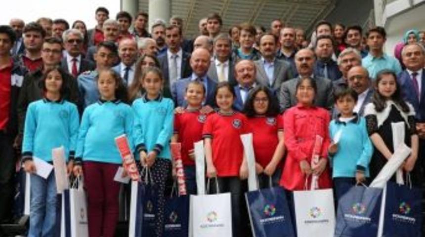 Bilgi Yarışmasında &Ouml;d&uuml;ller Sahiplerini Buldu