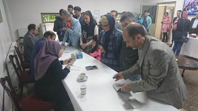 T&uuml;rkiye&rsquo;de Yaşayan İranlılar Sandık Başına Gitti 1