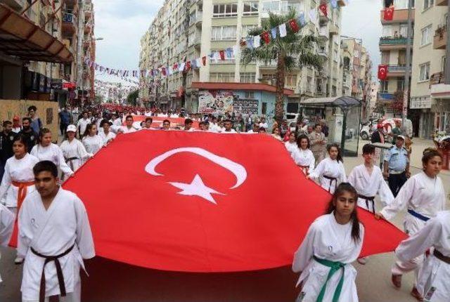 Mersin'de Coşkulu 19 Mayıs Kutlamaları