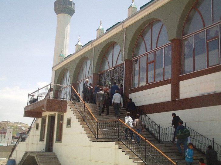 İmam-ı Şafii Camii’nde İlk Cuma Namazı