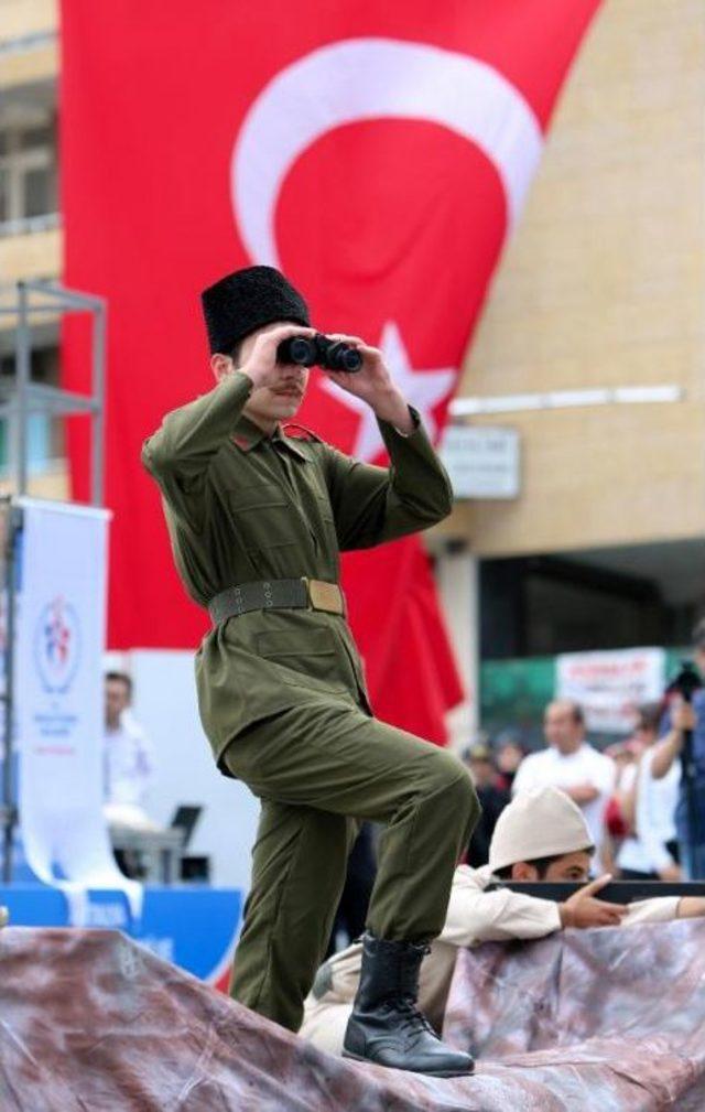 Antalya da 19 Mayıs Kutlamasında Liseliler  izmir Marşı nı S&ouml;yledi 1