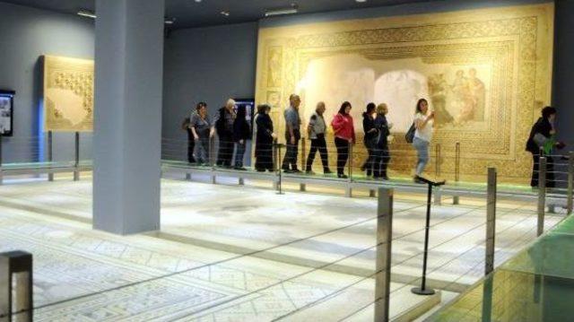 Zeugma Mozaik Müzesi'ne Ziyaretçi Akını