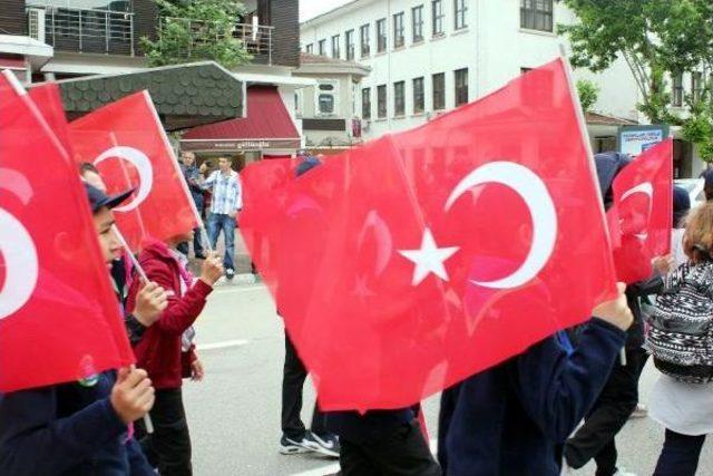 Bursa da 19 Mayıs T&ouml;renlerinde Işaret Diliyle İstiklal Marşı Okundu&nbsp; 2