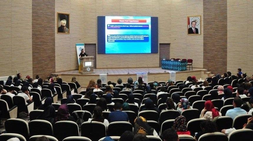 Ne&uuml;&rsquo;de D&uuml;nya Hemşireler G&uuml;n&uuml; &Ccedil;alışan G&uuml;venliği Sempozyumu Yapıldı