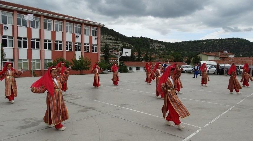 Annelere &Ouml;zel Tiyatro G&ouml;sterisi
