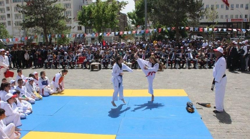 19 Mayıs Atat&uuml;rk&rsquo;&uuml; Anma Gen&ccedil;lik Ve Spor Bayramı